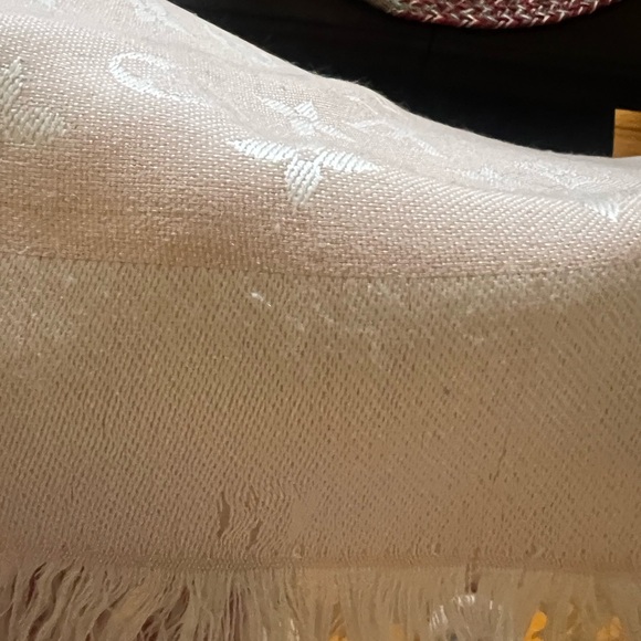 Louis Vuitton Pink Monogram Shawl - Picture 11 of 13